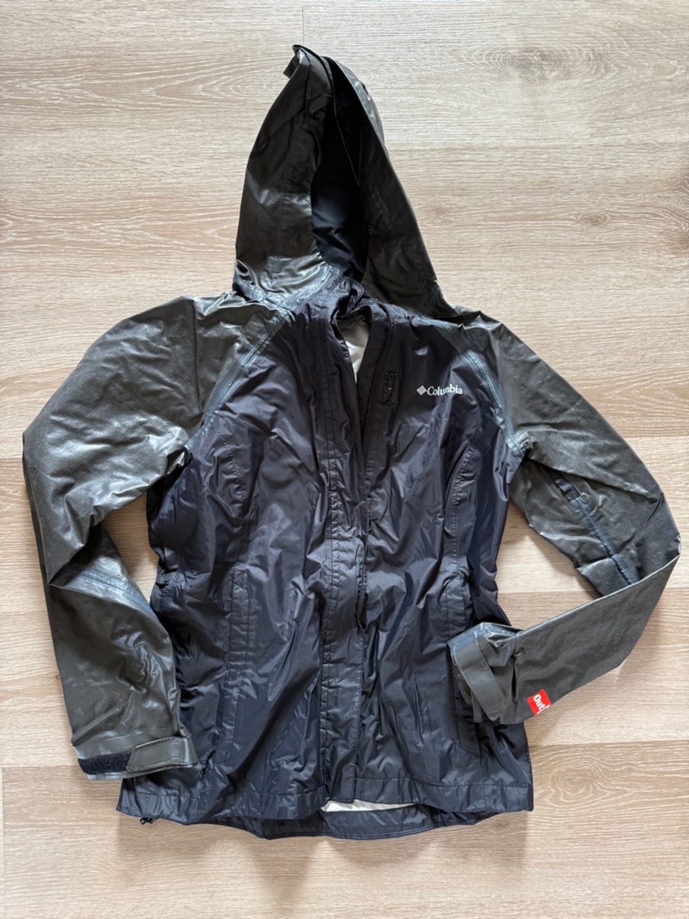 Columbia women's Black Hooded Rain Jacket medium outdry